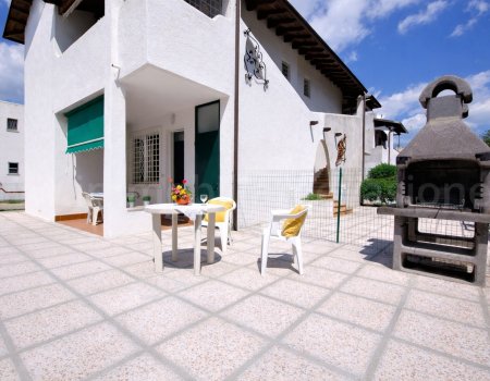 Eden 5 – villetta climatizzata al piano terra con giardino privato, ideale per famiglie, in affitto al lido di pomposa